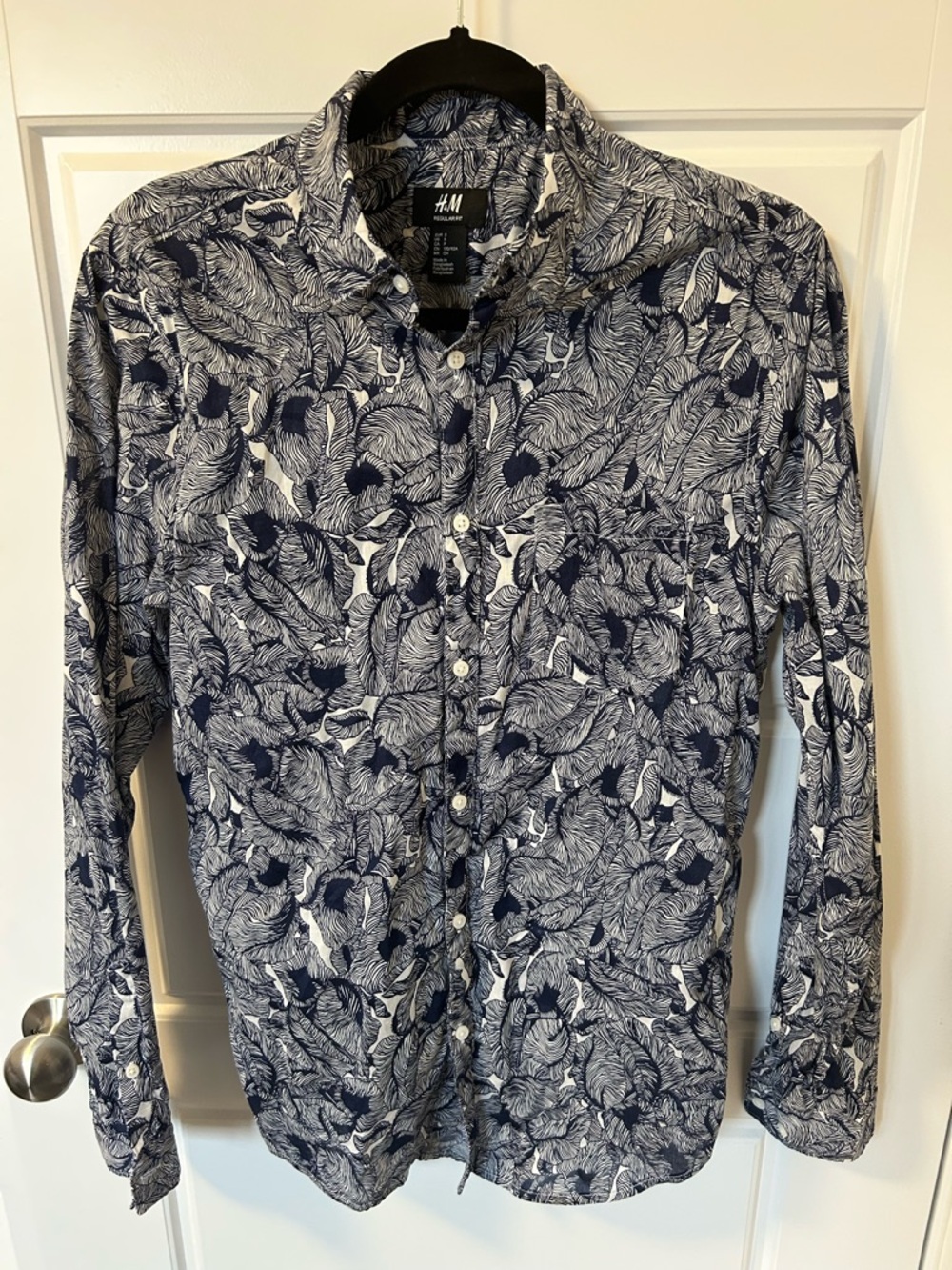 H&M Men’s Navy and White Leaf-Print Button-Down Shirt